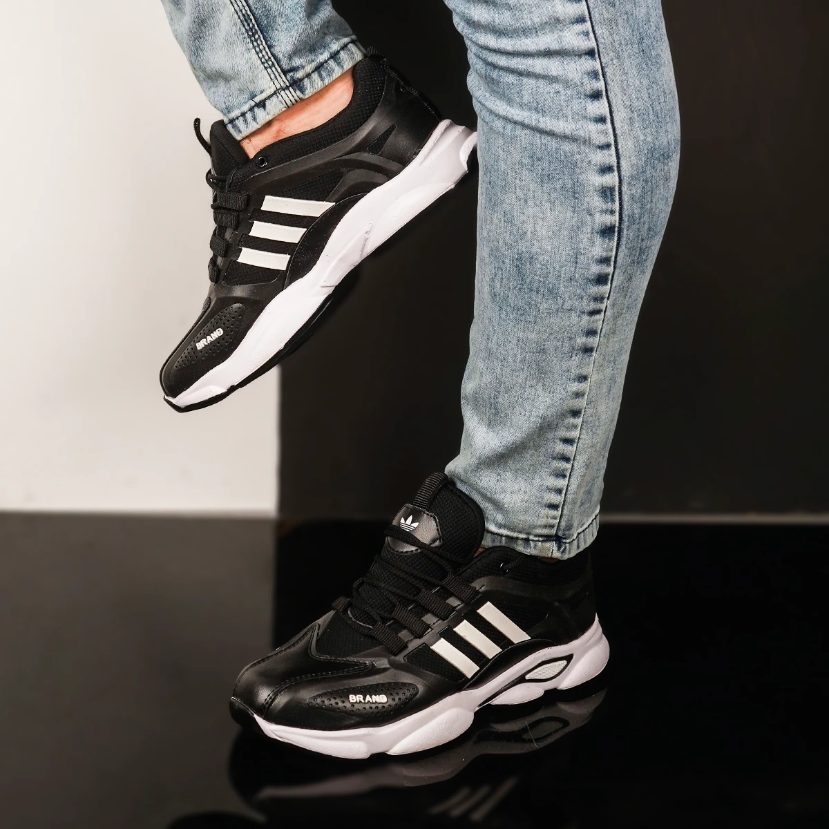 کفش ورزشی مردانه مشکی سفید Adidas مدل Ravan