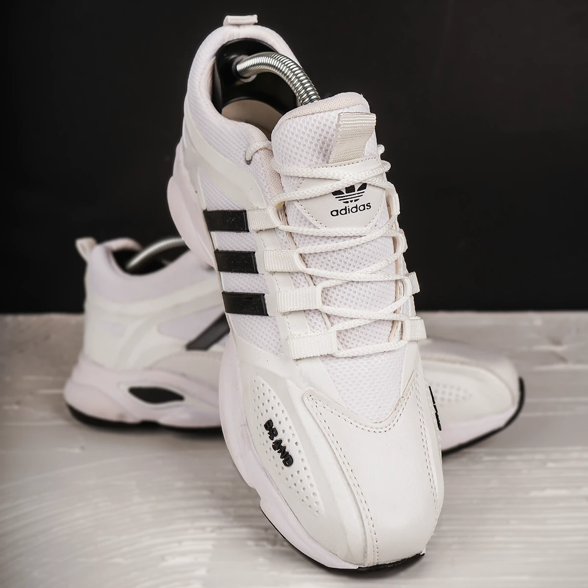 کفش ورزشی مردانه سفید مشکی Adidas مدل Ravan