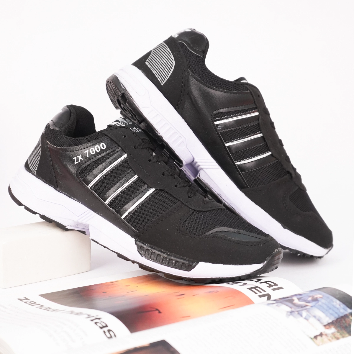 کفش ورزشی مردانه مشکی سفید مدل ZX7000